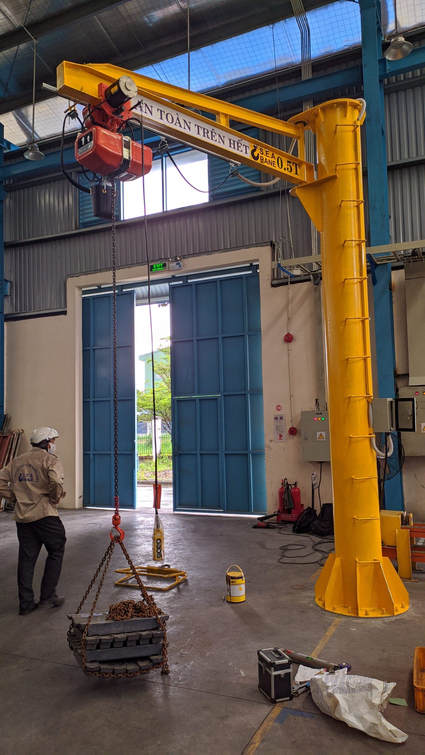 Cột trục xoay 500 kg - Công Ty TNHH Cầu Trục Và Thiết Bị Đông Nam Á